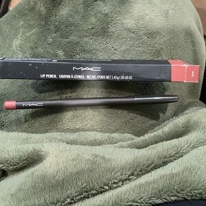 MAC Cosmetics Lipliner in shade: Whirl. Brand New